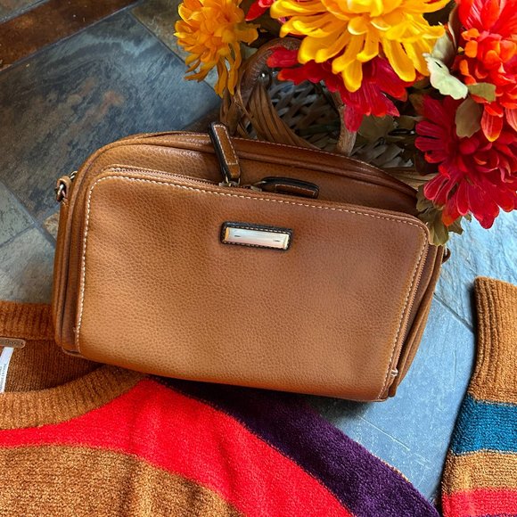 Pebbled Faux Leather Crossbody Bag and Clutch - Picture 3 of 14